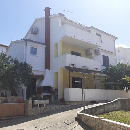 Apartmani Karuza Новаля Екстериор снимка