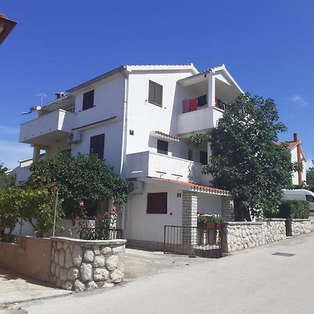 Apartmani Karuza Новаля Екстериор снимка