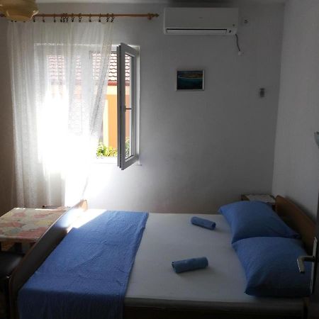 Apartmani Karuza Новаля Екстериор снимка