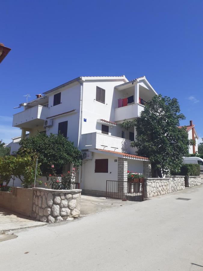 Apartmani Karuza Новаля Екстериор снимка