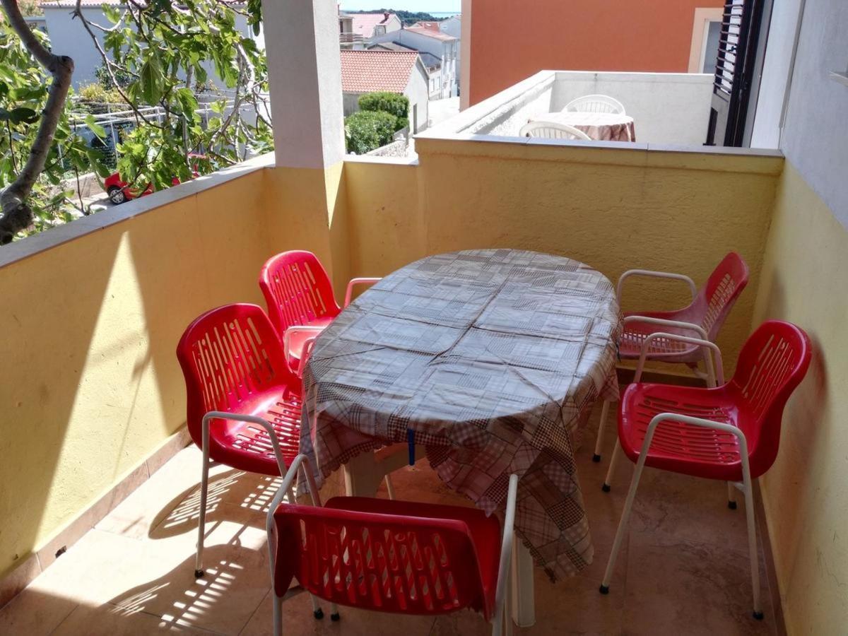 Apartmani Karuza Новаля Екстериор снимка