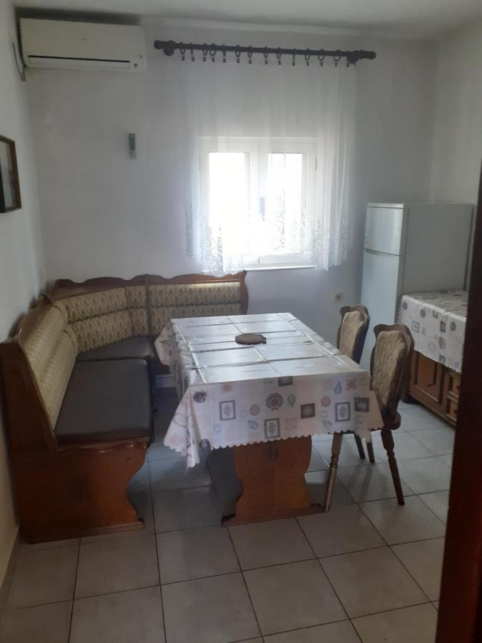 Apartmani Karuza Новаля Екстериор снимка