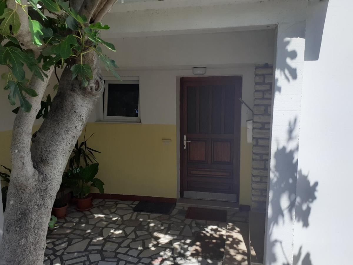 Apartmani Karuza Новаля Екстериор снимка
