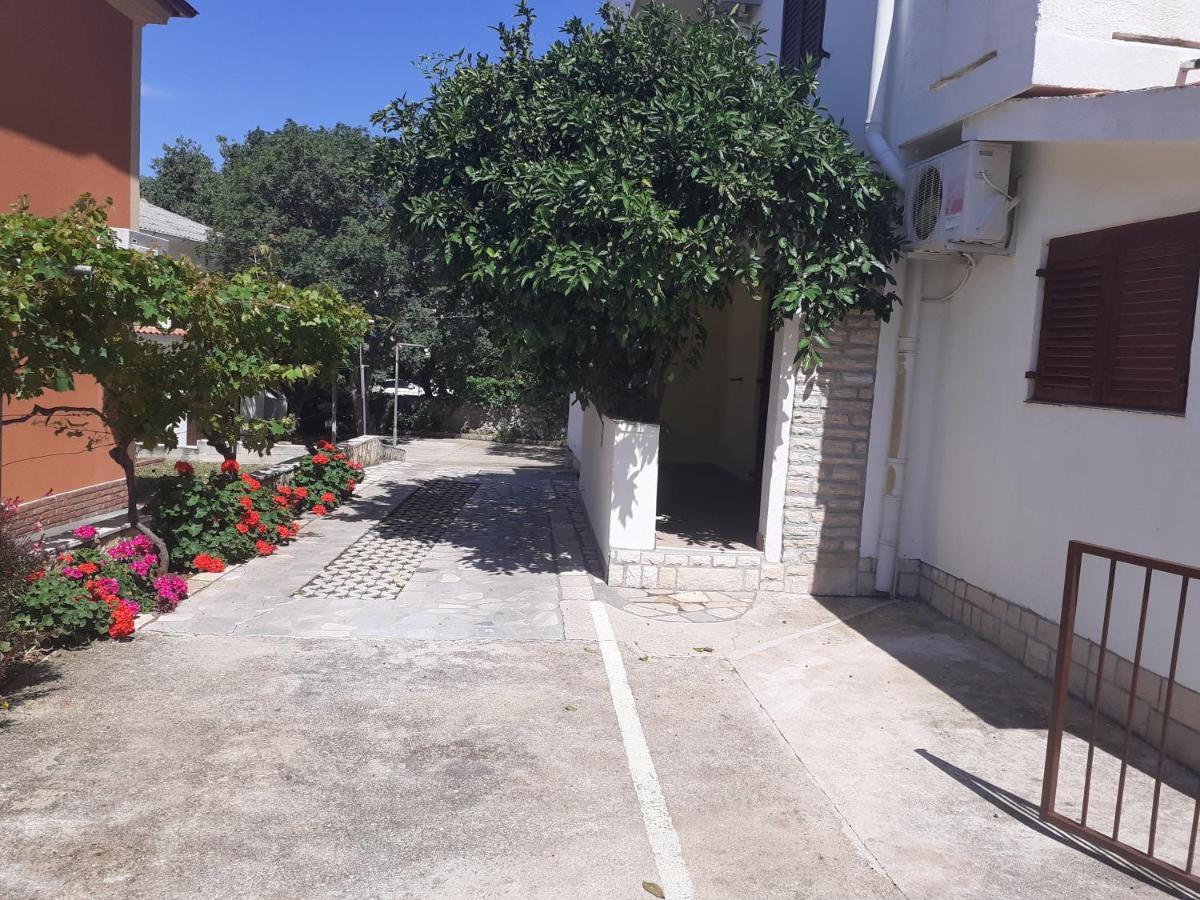 Apartmani Karuza Новаля Екстериор снимка